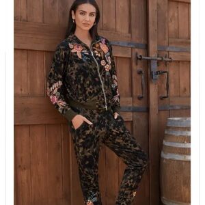 JOHNNY WAS BIANCA VELOUR MOCK NECK SWEATSHIRT MEDIUM NWT